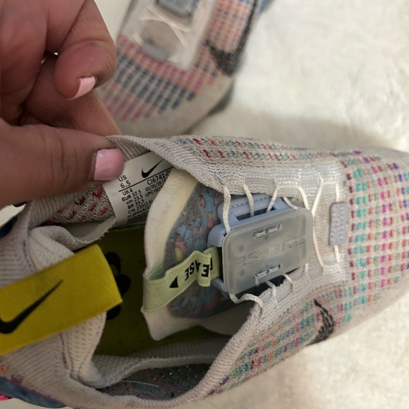 Nike shoes - Picture 3 of 4